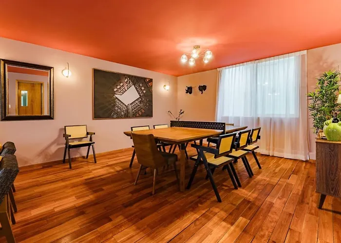 Сasa de vacaciones Spacious Hillside With Patio Near Polanco *
