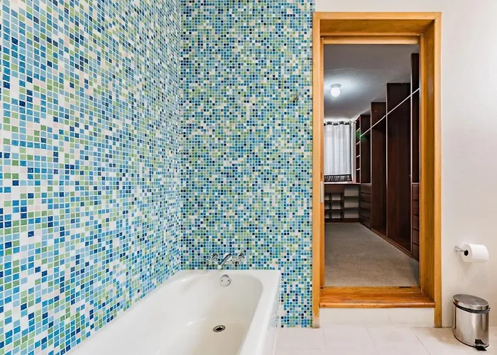 Сasa de vacaciones Spacious Hillside With Patio Near Polanco *